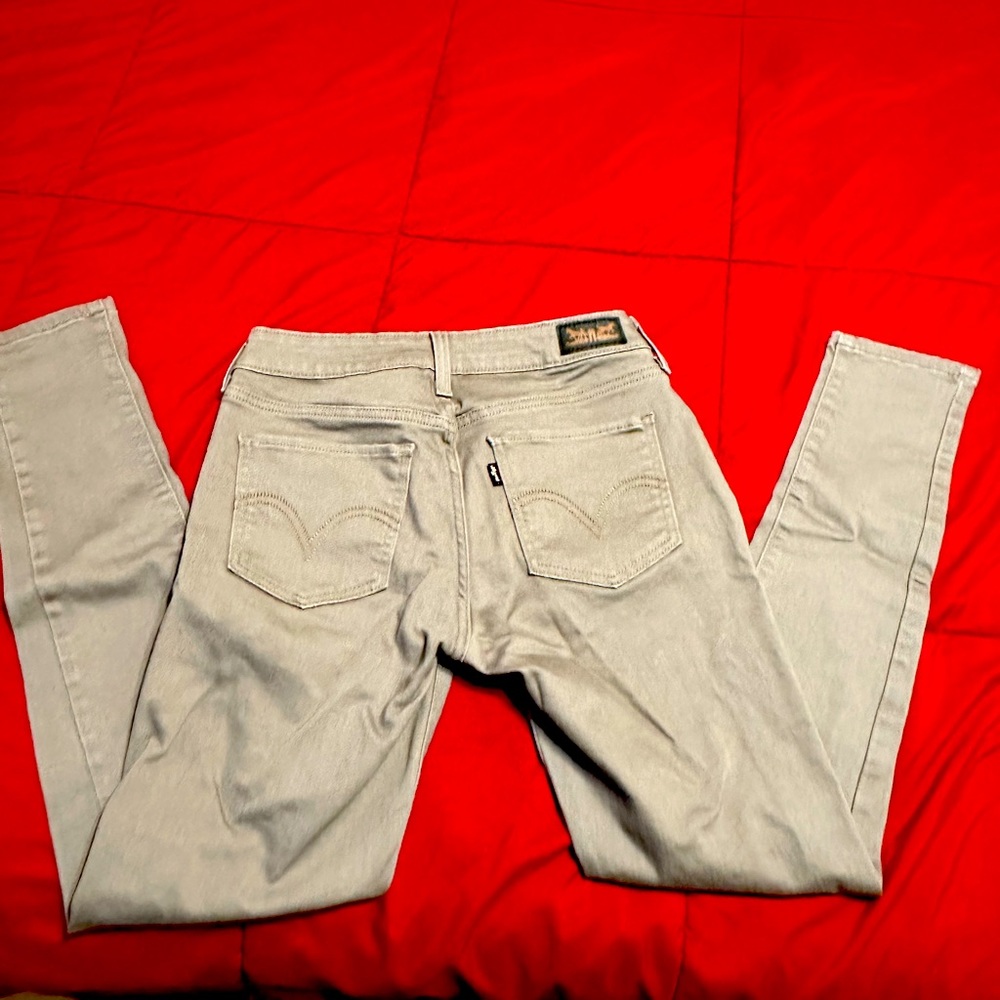 Women’s Levi jeans